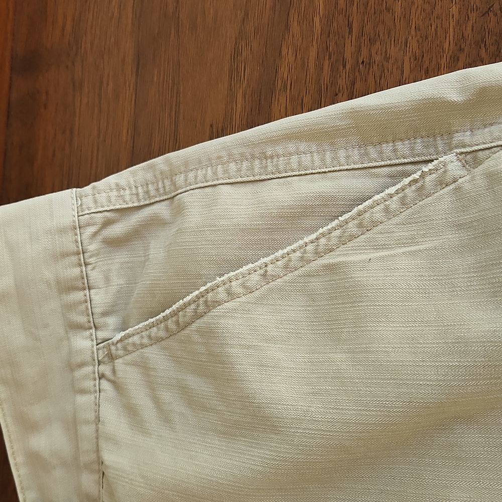 Axist Men's Sz32, Khaki Color, 2 Snap, 2 Button, 2 Front Pockets, Belt Loops - Picture 3 of 9